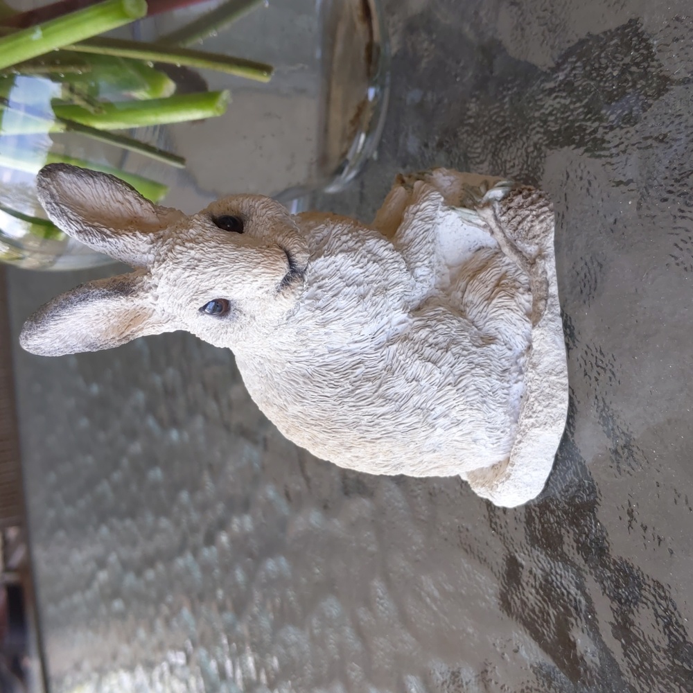 U.D.C Rabbit figurine '91 stamped 8